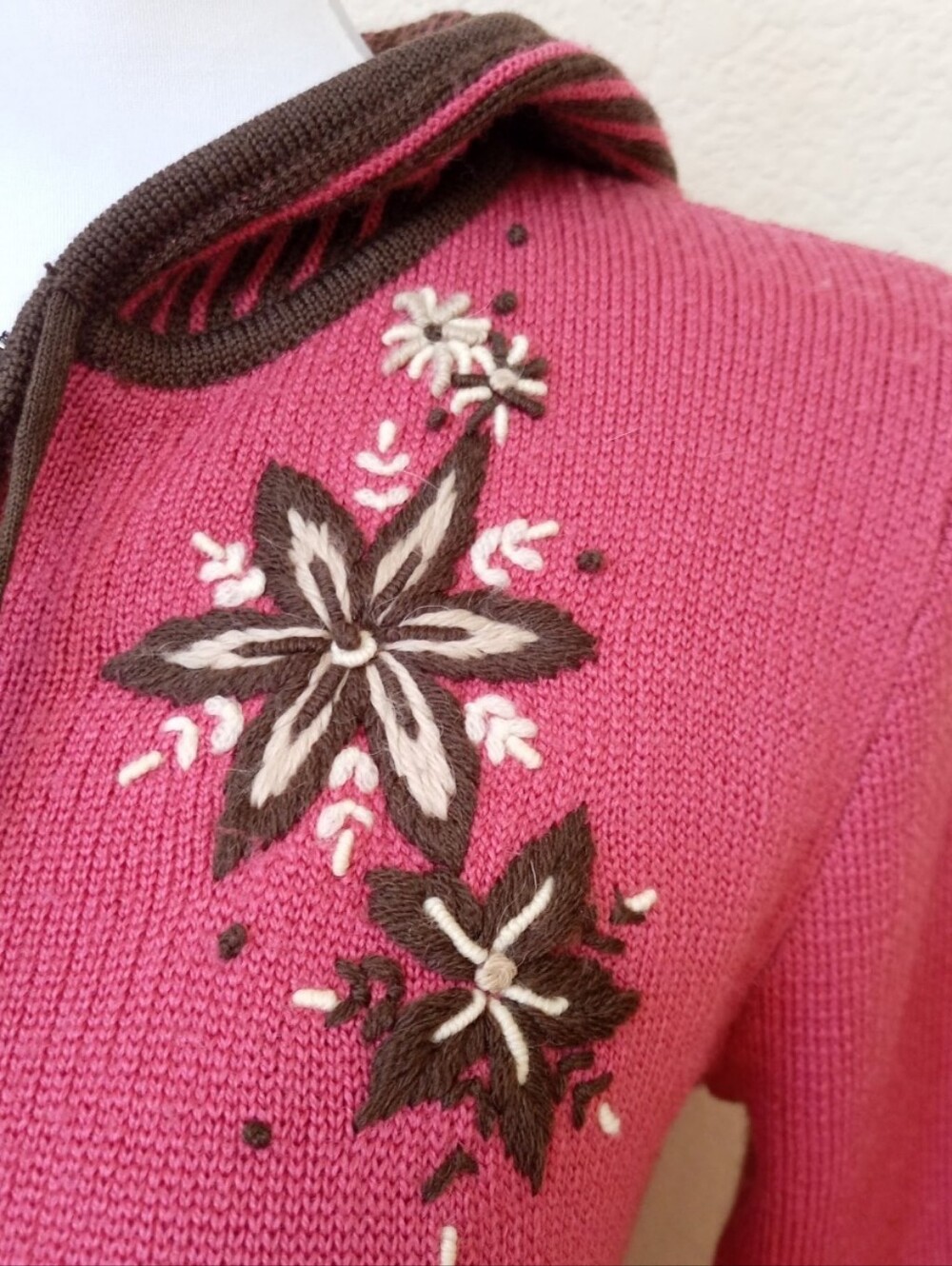 Icelandic Design pink wool floral embroidered hooded quarter zip sweater - Picture 3 of 8